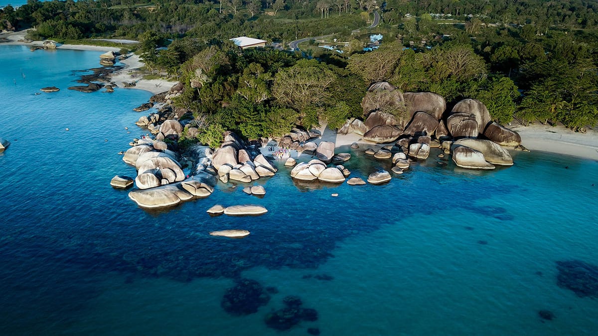 Pantai Tanjung Tinggi, Surga Batu Granit Raksasa di Pulau Belitung