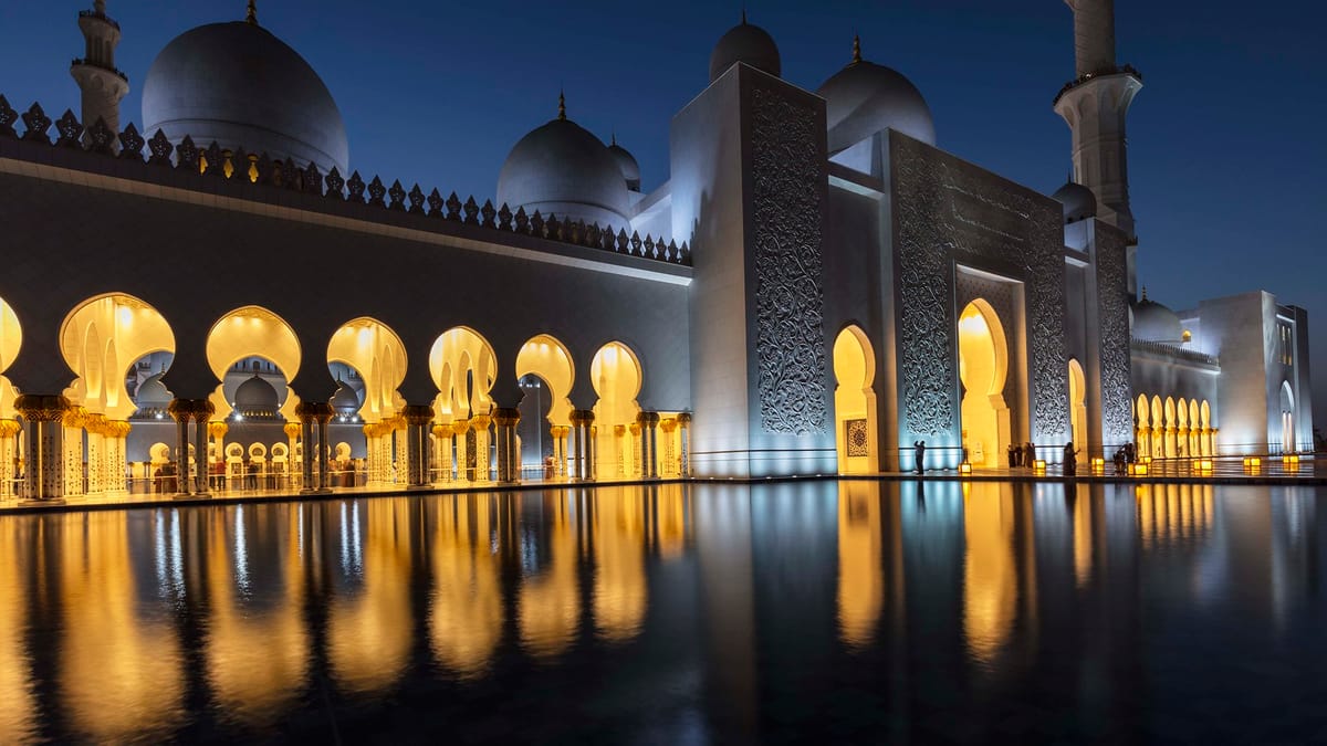 Masjid Agung Sheikh Zayed, Keajaiban Arsitektur Islam dengan Kemewahan yang Memukau Dunia