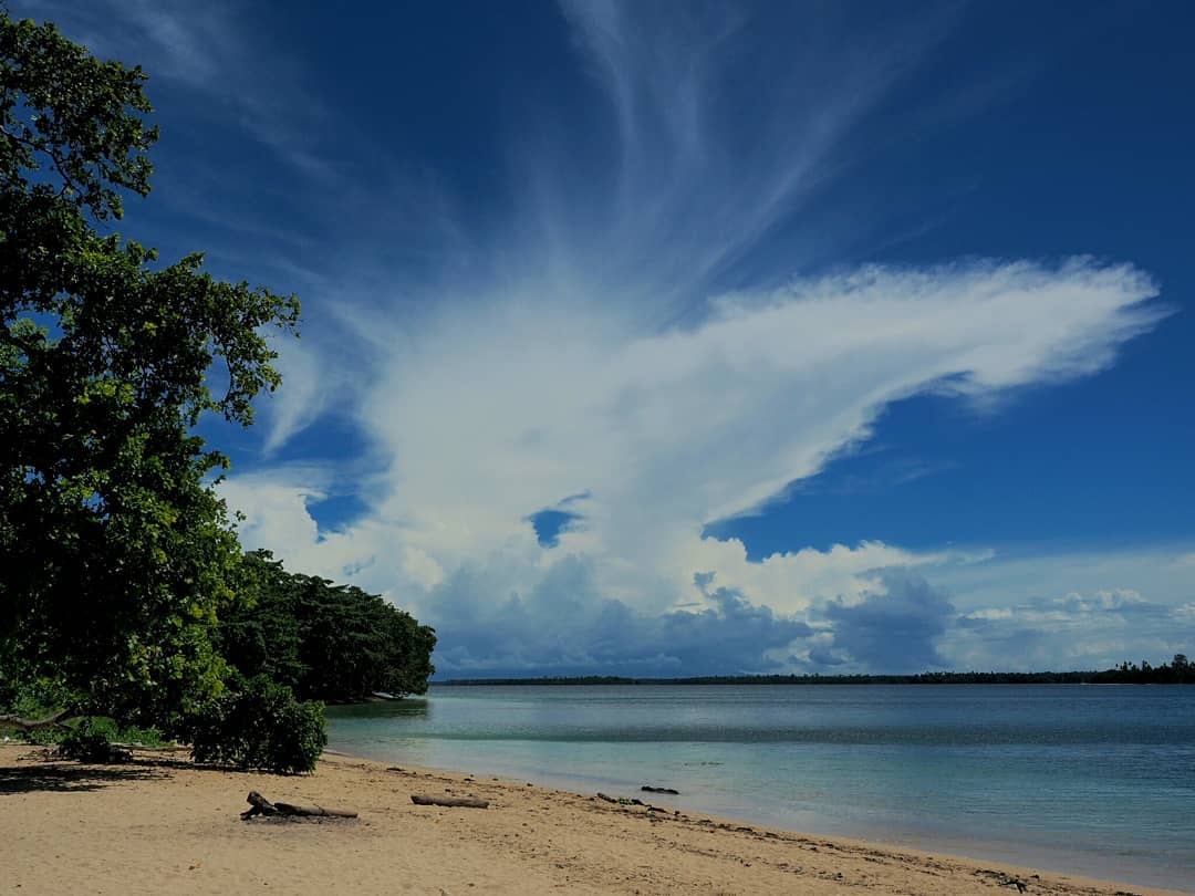 Pantai Kupa Kupa, Keindahan Alam Tropis di Maluku Utara