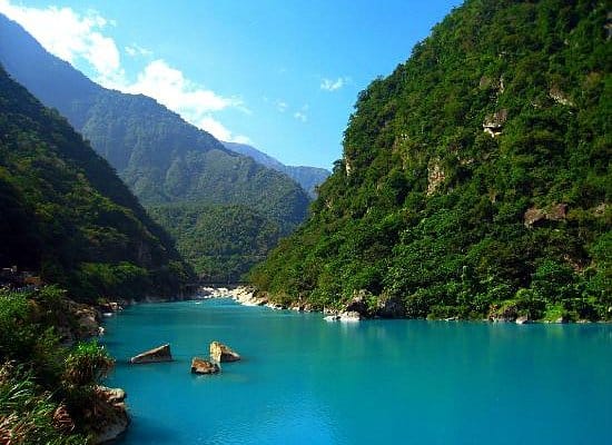 Petualangan Seru di Taroko Gorge, Jelajahi Tebing Marmer dan Air Terjun Abadi