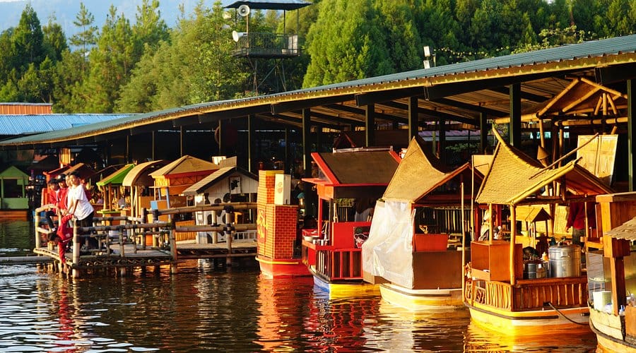 Floating Market Lembang, Wisata Kuliner Apung yang Hits di Bandung