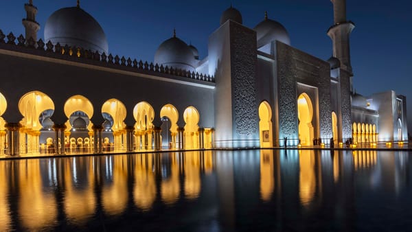 Masjid Agung Sheikh Zayed, Keajaiban Arsitektur Islam dengan Kemewahan yang Memukau Dunia