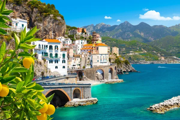 Amalfi Coast, Pesona Pantai Italia yang Menakjubkan dengan Tebing, Laut Biru, dan Desa Berwarna