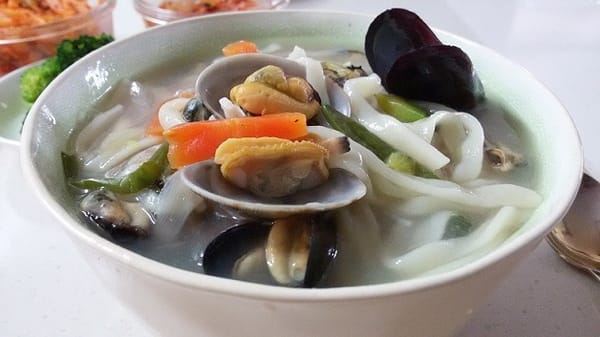 Kalguksu, Mi Kuah Tradisional Korea dengan Rasa Hangat dan Bersahaja