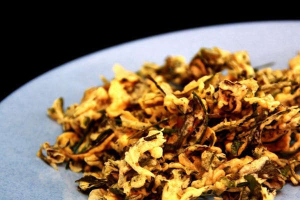 Keripik Kelakai, Camilan Khas Kalimantan yang Unik dari Daun Paku Hutan