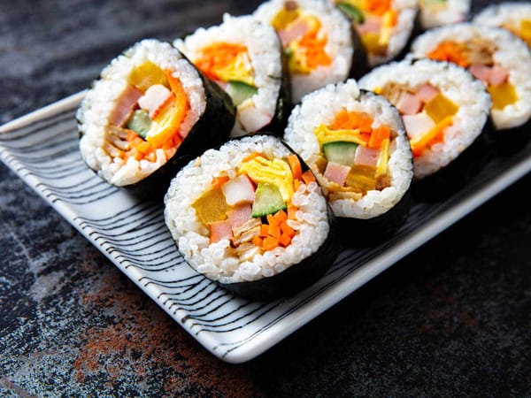 Kimbap, Gulungan Nasi Ikonik Korea yang Praktis dan Kaya Rasa