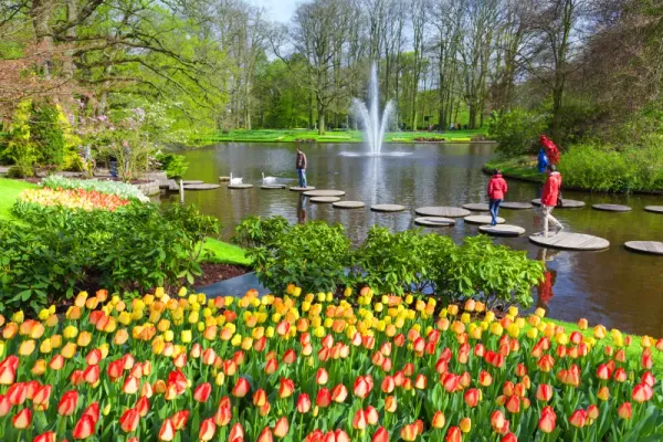 Keukenhof, Taman Bunga Terindah di Dunia yang Mekar di Musim Semi